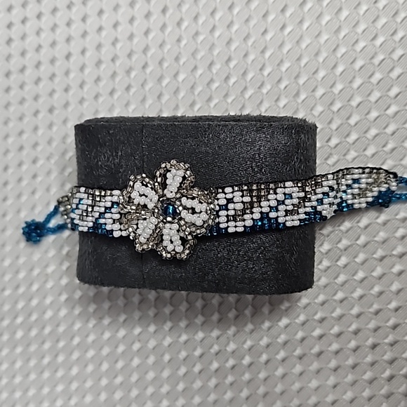 GLASS BEADED BRACLET WITH FLOWER - Picture 1 of 8